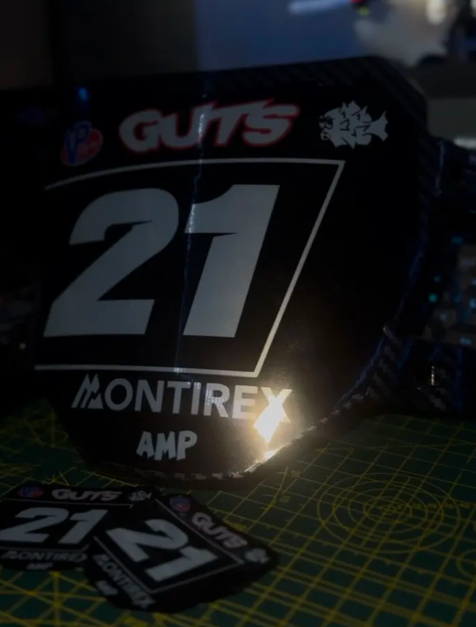 CARBON FIBRE PLATE AND DECAL